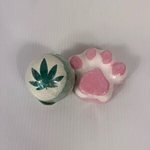 Charmed Aroma Bath Bombs Pink Pawprint Ring size 9 Green Hemp Leaf Necklace NWT